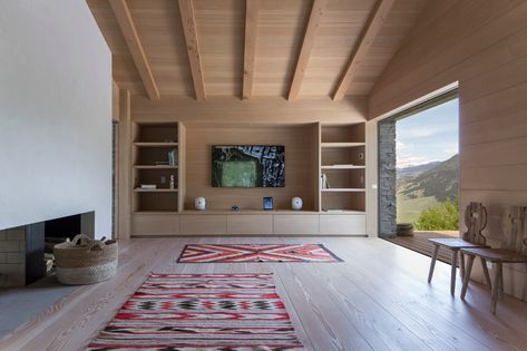 Gallery of Jackson Hole House / McLean Quinlan - 4 Peter Cook, Cedar Shingle Roof, Save For House, Long House, Cedar Shingles, Minimalist Interior Design, Modern Cabin, Roof Shingles, Jackson Hole