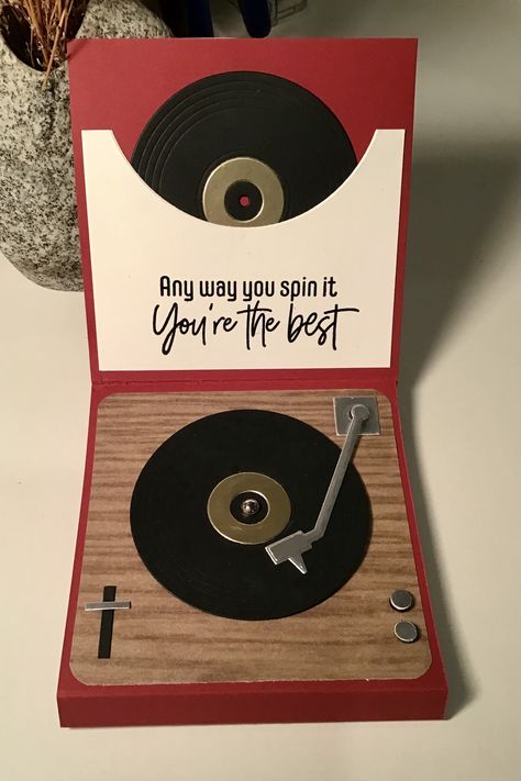 Music Pop Up Card, Music Valentines Ideas, Music Valentines Cards, Handmade Gifts For Girlfriend, Valentine Music, Dj Gifts, Bday Cards, Diy Gifts For Boyfriend