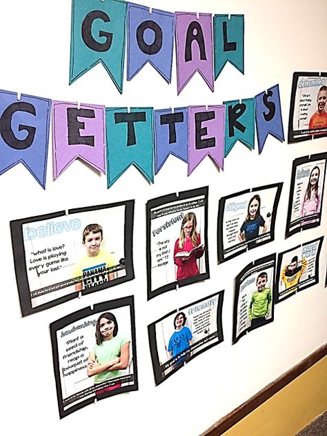 Goal Getters - goal setting display idea | Sparkles, Smiles, and Successful Students | Bloglovin’ Goals Bulletin Board, Ron Clark, Goal Setting For Students, Visible Learning, Classroom Goals, Leader In Me, Goal Getter, Reading Goals, Student Goals