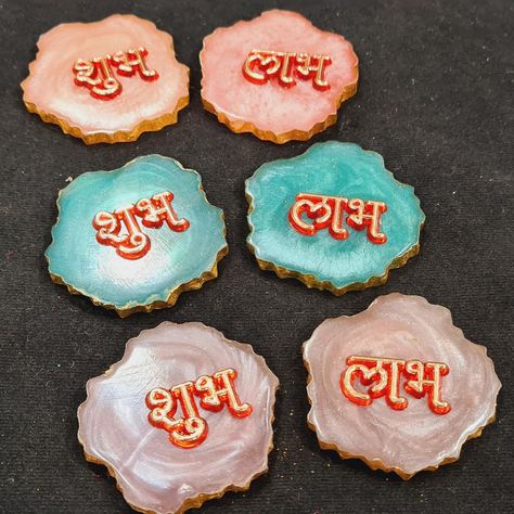 Shubh Labh Resin Art, Resin Shubh Labh, Diya Making, Resin Platter, Diwali Ideas, Resin And Wood Diy, Diwali Gift Hampers, Resin Artist, Resin Decor