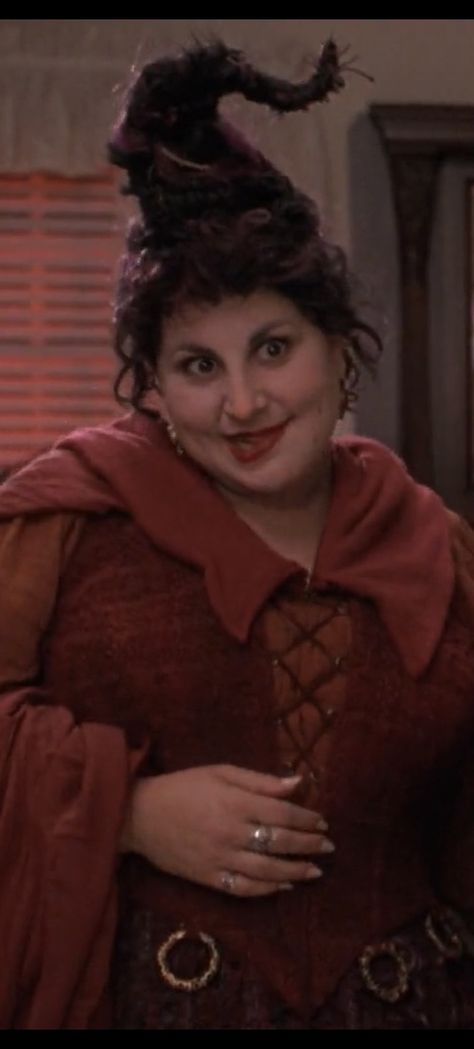 Hocus Pocus Mary Sanderson, Mary Sanderson Hair, Hocus Pocus Hair, Hocus Pocus Sisters, Hocus Pocus Characters, Hocus Pocus Winifred, Hermanas Sanderson, Hocus Pocus 1993, Mary Sanderson