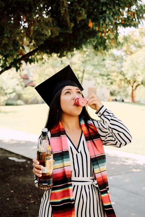 Tequila Graduation Picture, Latina Graduation Pictures, Graduations Ideas, Uni Graduation, Msw Graduation, College Pics, Graduation Things, Graduation Goals, 22nd Bday