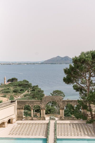 luxury wedding venue la fortaleza in mallorca Architectural Wedding Venues, Mallorca Wedding, Elegant Wedding Venues, Spanish Wedding, Minimalist Wedding Dresses, Wedding Scene, Luxury Destinations, Wedding Venue Inspiration, Luxury Destination Wedding