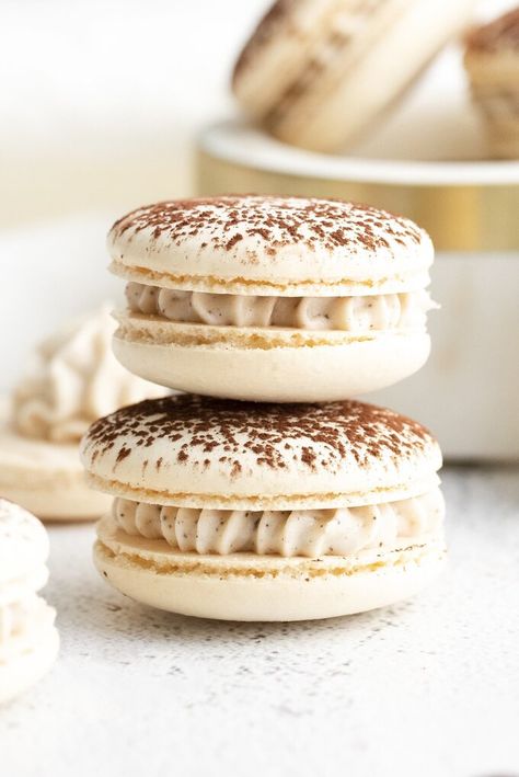 Tiramisu Macarons - Mildly Meandering Easy Macaron Recipe, Tiramisu Macarons, Tiramisu Mascarpone, Macaron Pistache, Strawberry Macarons, Macarons Recipe Easy, French Macaroon Recipes, Kue Macaroon, Classic French Desserts