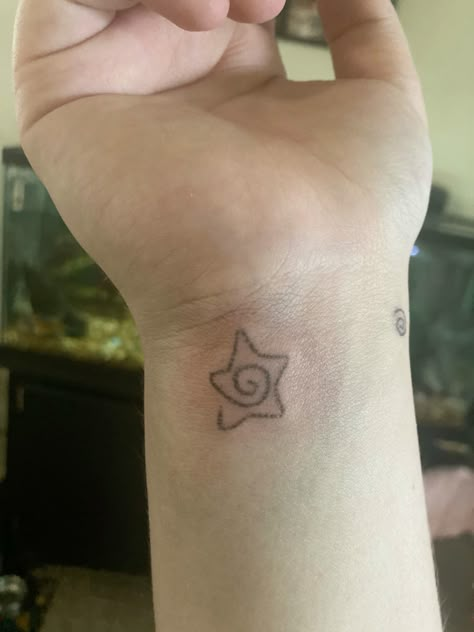 Small Tattoo Beginner, Stick And Poke Tattoo Aesthetic Grunge, Tiny Tattoo Ideas Simple, Alt Small Tattoos, Small Bubble Tattoo, Cool Alternative Tattoos, Small Tattoo Ideas Stick And Poke, Small Tattoos Alt, Small Stick And Poke Tattoo Ideas Simple