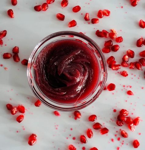 Pomegranate Curd Recipe, Pomegranate Caramel, Pomegranate Curd, Pomegranate Mousse, Pomegranate Food, Chocolate Pomegranate, Pomegranate Jelly, Pomegranate Recipes, Eat Me Drink Me