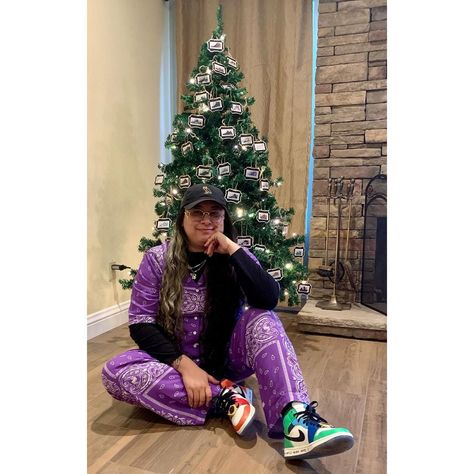 Ruby Sherman on Instagram: “A Sneakerhead & Her Christmas Tree . . . . . #jewishgirlchristmastree #sneakerhead #sneakers #snkrskickcheck #sneakherstyle #jordan #nike…” Jewish Girl, Sneaker Head, Instagram A, Ruby, Jordan, Christmas Tree, Nike, Holiday Decor, Sneakers