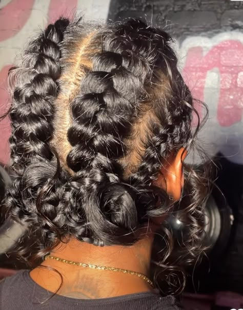 Bohemian Straight Back Feed In Braids, Messy Braided Hairstyles Black Women, Messy Feed In Braids, Messy Stitch Braids, Butterfly Straight Backs Braids, Messy Butterfly Braids, Butterfly Stitch Braids, Butterfly Cornrows, Butterfly Feed In Braids