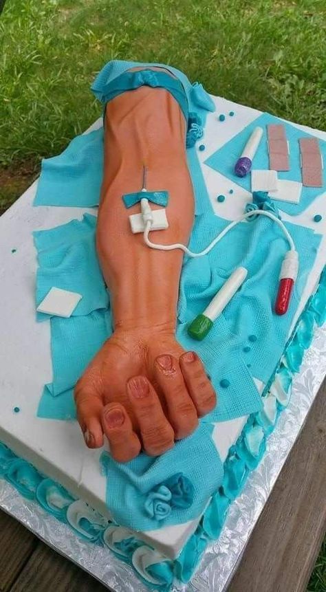 IV cake Phlebotomy Cake, Nurse Grad Parties, Medical Cake, Gateau Harry Potter, Medical Party, Halloween Torte, Doctor Cake, Nursing School Graduation Party, Nursing Cake