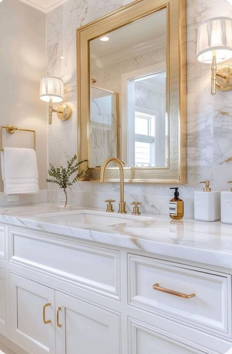 Gold Accent Bathroom, White And Gold Bathroom Ideas, Gold And White Bathroom, Bathroom With Gold Accents, White And Gold Bathroom, Bathroom Gold, Gold House, Gold Bath, Pretty Bathrooms