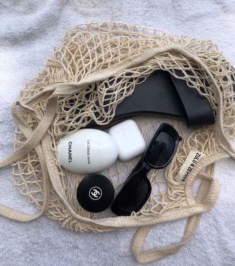 Valérie Bois Jimenez on Instagram: “girl stuff” Chanel Summer Aesthetic, Chanel Beach Aesthetic, Luxury Beach Aesthetic, Summer Hat Aesthetic, Beach Shoes Aesthetic, Beach Bag Aesthetic, Mood Idea, Chanel Beach Bag, Retro Fashion Photography