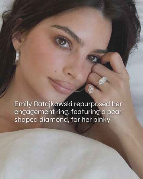 Best diamond pinky rings. Emily Ratajkowski repurposed her engagement ring, featuring a pear-shaped diamond, for her pinky.
#pinkyring #signetrings #bestring #haileybieberring Diamond Pinky Ring For Women, Pinky Ring Diamond, Pinky Rings For Women, Diamond Pinky Ring, Pinky Rings, Celebrity Jewelry, Jewelry Fashion Trends, Emily Ratajkowski, Rings Cool