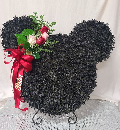 This silhouette of Mickey is made with White pomps sprayed black. Mickey Mouse Flower Arrangement, Flowers Arrangements, Mickey Head, Flower Spray, Cake Flavors, Faux Flowers, Floral Arrangements, Feathers, Flower Arrangements