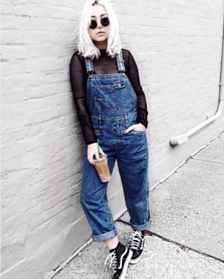 Sk8 Hi Vans Outfit, Vans Sk8 Hi Outfit, Sk8 Hi Outfit, Styling Overalls, Outfits Overalls, Street Style India, Street Style Sporty, Vans Outfits, Sk8 Hi Vans