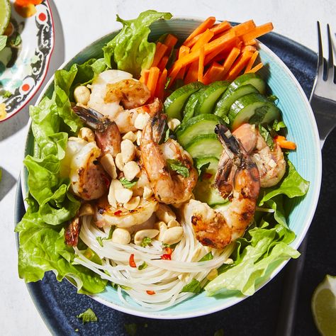 Pasta Recipes For Diabetics, Shrimp Noodle Bowl, Lemongrass Shrimp, Vietnamese Rice, Rice Noodle Salad, Shrimp Noodles, Julienned Carrots, Asian Beef, Rice Noodle