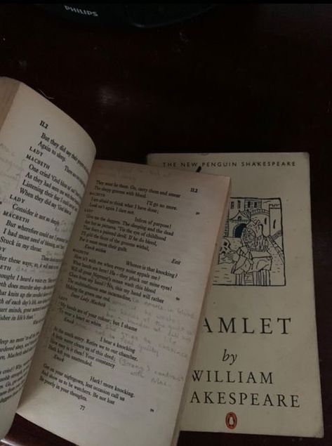 Hamlet Book, Hamlet Aesthetic, Macbeth Book, The Tragedy Of Macbeth, Lady Macbeth, Coffee And Books, Reading Journal, Old Books, Island Life