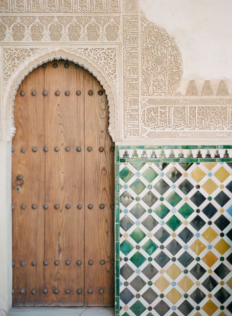 Andalus Architecture, Andalusia Aesthetic, Alhambra Spain, Moorish Architecture Spain, Alhambra Palace Pattern, Wood Texture Seamless, Andalusia Travel, Spain Alhambra Palace, Chic Shack