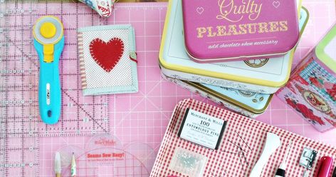 A Little Happy Place: My Favourite Quilting Tools and Notions Seam Guide, Sewing Machine Feet, Quilting Notions, Quilting Tools, Needle Book, Quilting Tips, English Paper Piecing, Scrap Quilts, Sewing Notions