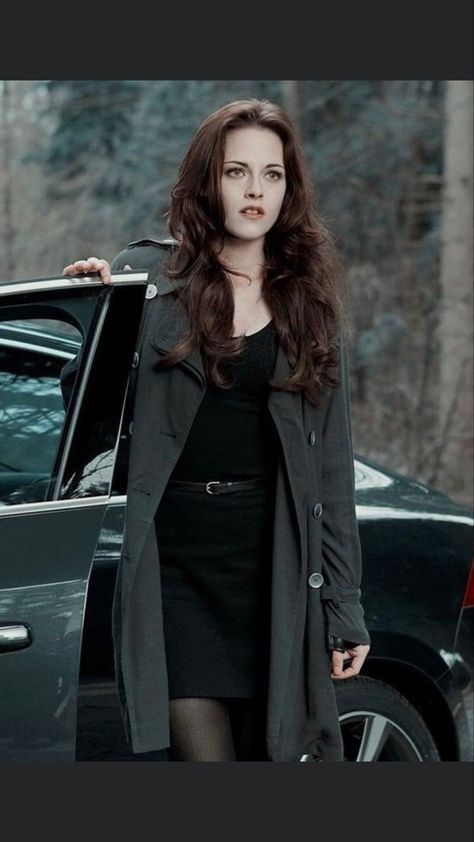 Kristen Stewart Twilight, Twilight Outfits, Vampire Twilight, Twilight Saga Series, Robert Pattinson Twilight, Bella Cullen, Twilight Cast, Mackenzie Foy, Twilight Breaking Dawn