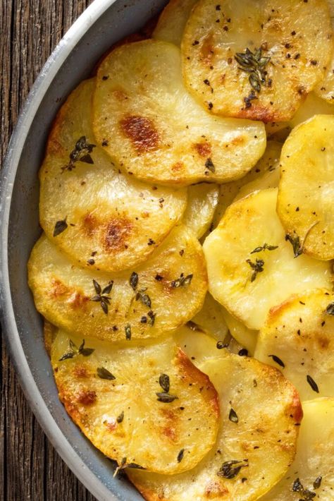 Pommes Anna Jamie Oliver Pommes Anna Potatoes, Pommes Anna Recipe, Potatoes Anna, Pommes Anna, Ina Garten Recipes, Jamie Oliver Recipes, French Dishes, Potato Cakes, Roasted Meat