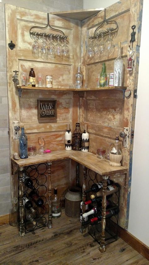 Old Door Decor, Old Door Projects, Rustic Furniture Decor, Koti Diy, Doors Repurposed, Diy Furniture Renovation, Furniture Renovation, Farmhouse Furniture, Repurposed Furniture Diy