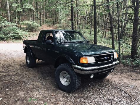 Shitbox Truck, Pretty Trucks, Ford Ranger Edge, Car Life, Dream Trucks, Pre Runner, Old Pickup, Old Pickup Trucks, Old Fords