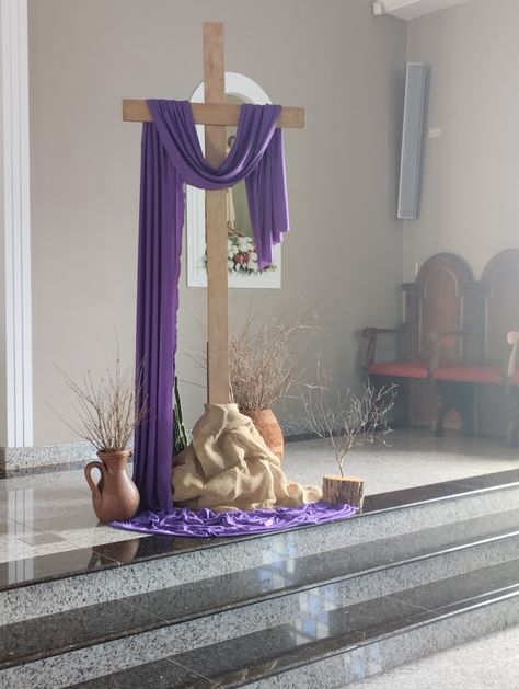 Easter Altar Decorations, Lent Decorations For Church, Church Stage Decor, Sanctuary Decor, Palm Sunday Decorations, Church Banners Designs, Church Christmas Decorations, Church Altar Decorations, Church Easter Decorations