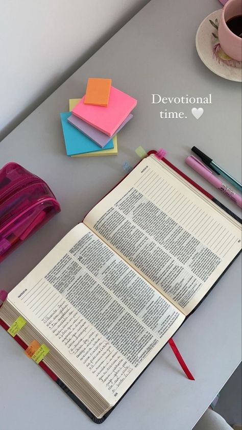 Vision Board Photos, Vision Board Pictures, Inspire Bible Journaling, Dream Vision Board, Christian Bible Study, Vision Board Affirmations, Vision Board Manifestation, Bible Time, Vision Board Inspiration