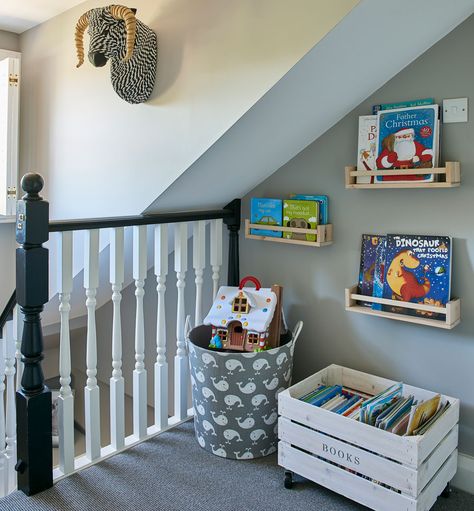 Stair Landing Play Area, Landing Space Ideas, 2nd Floor Landing Decor, Top Of Stairs Landing Playroom, Awkward Landing Space, Small Landing Ideas Upstairs Staircase, Upstairs Landing Play Area, Landing Ideas Upstairs Storage, Ideas For Landing At Top Of Stairs