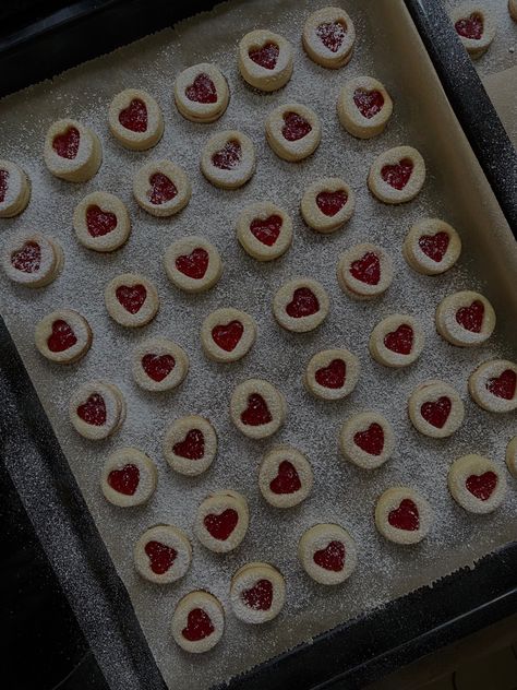 Heart Shaped Jelly Cookies, Heart Filled Cookies, Heart Jelly Cookies Recipe, Jelly Heart Cookies, Cookies Aesthetic, Jelly Hearts, Jelly Doughnuts, Jelly Cookies, Happy Birthday Decor