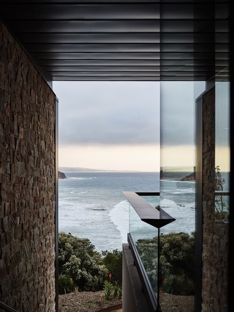 Luxury Beach House Interior, Aireys Inlet, Seaside Architecture, Stones Texture, Rooftop Apartment, Apartment In The City, Courtyard Patio, Ultra Modern Homes, Garden Exterior