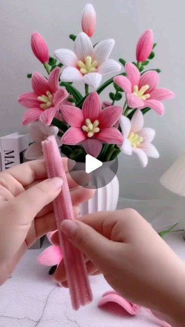 Diy Flowers Bouquet, Homemade Flowers, Pipe Cleaner Flowers, Clean Crafts, Pipe Cleaner Crafts, Craft Night, Pipe Cleaner, Diy Flowers, Repurpose