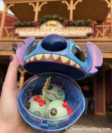 Disney Popcorn, Disneyland Snacks, Disney Popcorn Bucket, Disney Candy, Popcorn Buckets, Disneyland Holidays, Disneyland Food, Disney Treats, Disney World Food