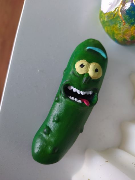 Pickle Rick Clay, Clay Pickle, Ideas Arcilla, Bake Clay, Pickle Rick, Oven Bake Clay, Diy Graduation Cap, Diy Graduation, Pickle Ball