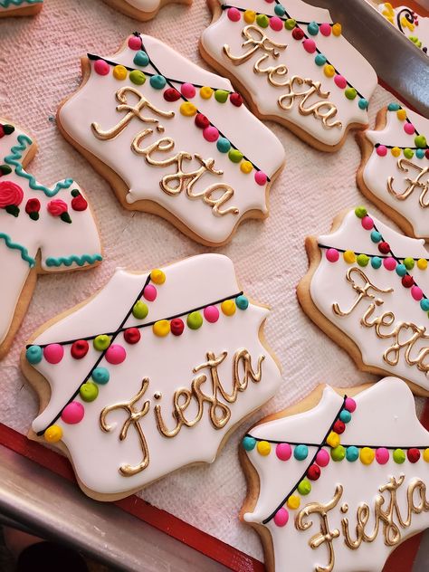 Mexican Sugar Cookies Decorated, Fiesta Cookie Cake, Mexican Cookies Decorated, Fiesta Cookies Decorated, Mexican Theme Cookies, Fiesta Birthday Cookies, Fiesta Theme Cookies, Fiesta Sugar Cookies, Mexican Sugar Cookies