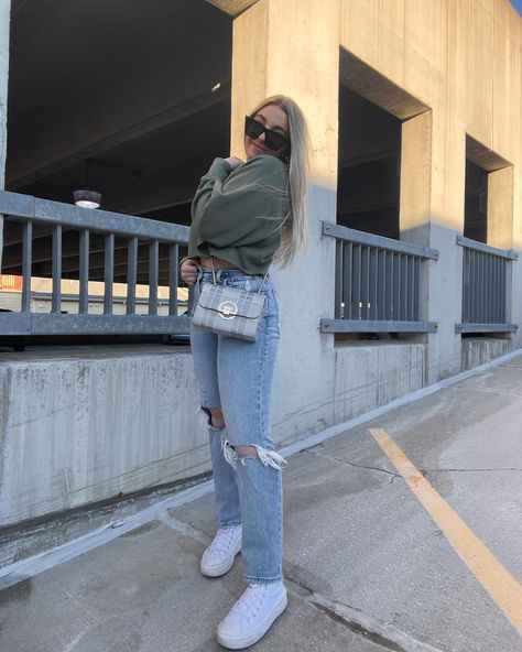 Morgan Green on Instagram: “lying to myself by dressing for spring in February in Wisconsin :/ @abercrombie curve love 90s & @converse all star moves *outfit details…” Converse All Star Move Outfit, Converse All Star Move, 90s Converse, Lie To Me, Aesthetic Aesthetic, Converse All Star, Outfit Details, Ripped Jean, Chic Outfits