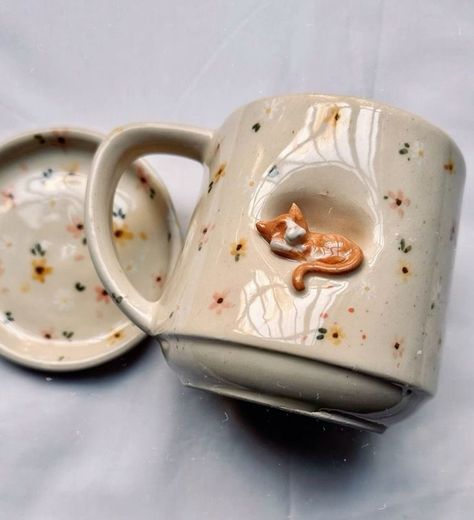 Boho Pottery Ideas, Ceramic Mug Cat, Cat Mug Pottery, Clay Coffee Mugs, Cups Clay, Mug Design Ideas, Morning Beverages, Quirky Mugs, Handmade Pottery Mugs