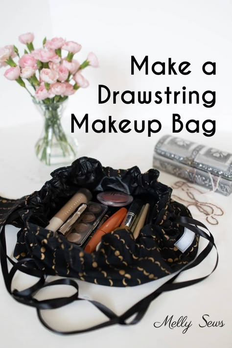 Make Up Bags Pattern Free, Makeup Bag Png, Easy Sew Gifts, Dopp Kit Tutorial, Makeup Bag Sewing Pattern, Diy Bag Patterns, Makeup Bag Tutorials, Sewing Cat, Drawstring Makeup Bag