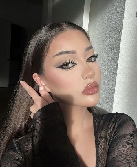 Makeup Inspo Full Face, Dark Edgy Makeup, Baddie Grunge Makeup, Dr Makeup, Disco Makeup, Scorpio Rising, Maquillage On Fleek, Cute Eye Makeup, Lash Tech