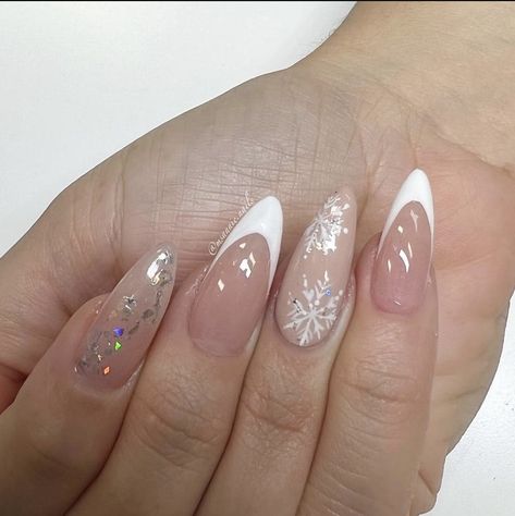 French Tips Snowflake, Half French Nails, Frozen Nails, January Nail Designs, Snowflake Nail Design, Glitter French Tips, Glitter French Manicure, January Nails, White Nail Art