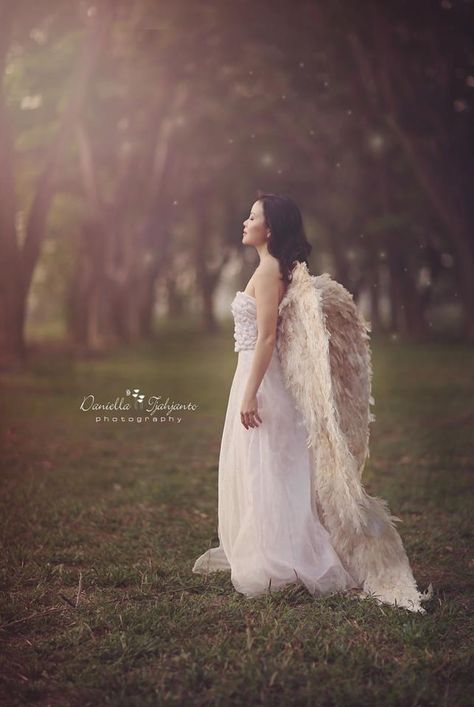 . Angel Wings Photography, Dark Angel Wings, Angel Artwork, Angel Warrior, Fairytale Photography, Ange Demon, Wallpaper Dark, Bridal Photoshoot, Angel Pictures