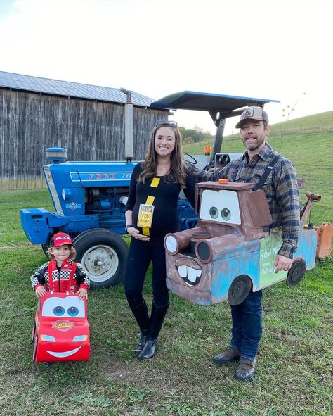 Diy Cars Halloween Costume, Diy Car Halloween Costume, Disney Cars Halloween Costume Family Costumes, Race Car Family Halloween Costume, Family Disney Cars Costume, Cars Theme Halloween Costume, Pregnant Disney Halloween Costumes, Mickey Family Halloween Costumes, Lightning Mcqueen Family Costumes