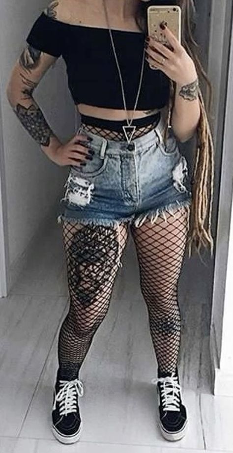 Party Looks Outfits Night Club, Metal Aesthetic Outfit, Country Grunge Outfits, Soloist Outfit, Nini Core, Goth Outfits Casual, Tattoo Outfit, Weirdcore Outfits, Fish Net Tights Outfit