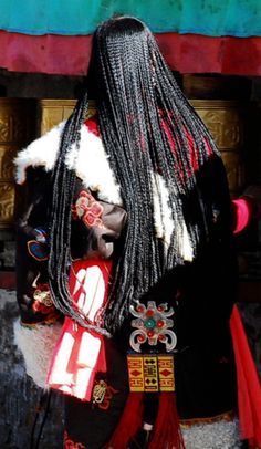 Tibetan woman at the temple in Lhasa. Her hair is braided into the traditional 108 braids Tibetan Woman, Lhasa Tibet, Tibetan People, Fantasy Garb, Hair Raising, Sisterlocks, Hair And Beauty Salon, Lhasa, Asian Culture