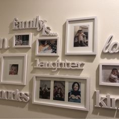 Family Wall Collage, Living Room Wallpaper Ideas, Room Wallpaper Ideas, Walls Painting, Wall Painting Living Room, Living Room Wallpaper, Collage Picture Frame, Wall Collage Decor, Family Room Walls