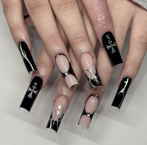 #blacknails #nailart #nailtech #nailsoftheday #nail2inspire #nailsart #nailsofinstagram #naildesign #summernails The Best Nails, Acrylic Nail Designs Coffin, Concert Nails, Shiny Nails Designs, Nails Art Ideas, Best Nails, Punk Nails, Grunge Nails, Girly Acrylic Nails