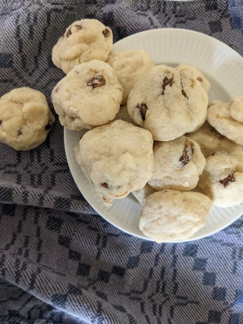 Raisin Puffs — June's Very Good Recipes Raisin Puff Cookies, Raisin Cookie Recipe, Potato Chip Cookies, Raisin Recipes, Good Recipes, Raisin Cookies, Holiday Desserts, Potato Chips, Chip Cookies