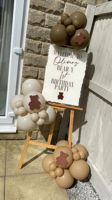 Balloon Girl Harriet🎈 shared a post on Instagram: "Oliver’s Bear-y 1st Birthday🐻 @x_vikki @karlfranky01 All signs made by me so can be personalised in any way! This clear Perspex sign was painted in crushed almond before chocolate brown coloured vinyl wording was added🧸 #balloongirlharriet #bearyfirstbirthday #bearparty #balloongarland #balloonartist #ballooninspo #balloonsetups #ballooninstallation #balloons #balloonideas #theeventcollectivex #bapiaparty #glamlifeparty #balloonfinds #org Bear Balloon Backdrop, Diy Bear Decor, Bear Balloons Decor, Bear Balloon Arch, Perspex Sign, Balloon Bear, First Birthday Sign, Birthday Painting, Bear Birthday Party