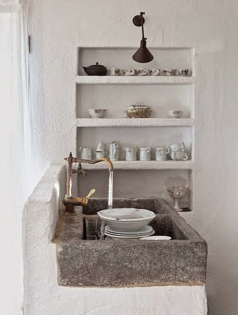 Clean Kitchen Design, Wabi Sabi Home Decor, Boho Styl, Stone Sink, Earthship, Artist House, Decor Minimalist, Kitchen Shelves, Beautiful Kitchens