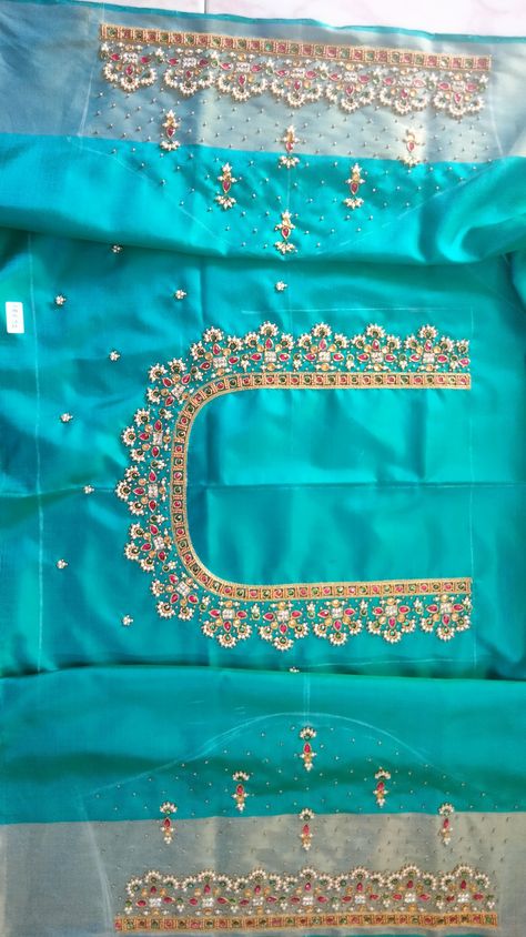 Magam Work Designs, Machine Embroidery Designs Projects, Hand Work Design, Maggam Work Designs, Flower Machine Embroidery Designs, Latest Blouse Designs Pattern, Aari Blouse, Birds Embroidery Designs, Hand Beaded Embroidery